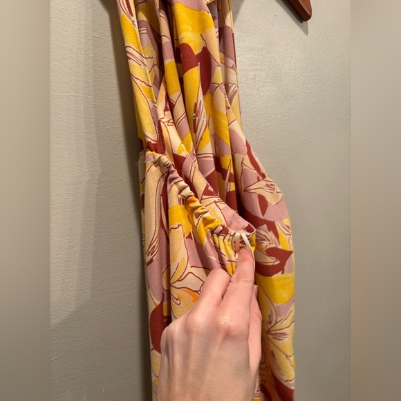 Wide leg jumpsuit halter top size XL feminine floral vacation island tropical - Picture 11 of 16